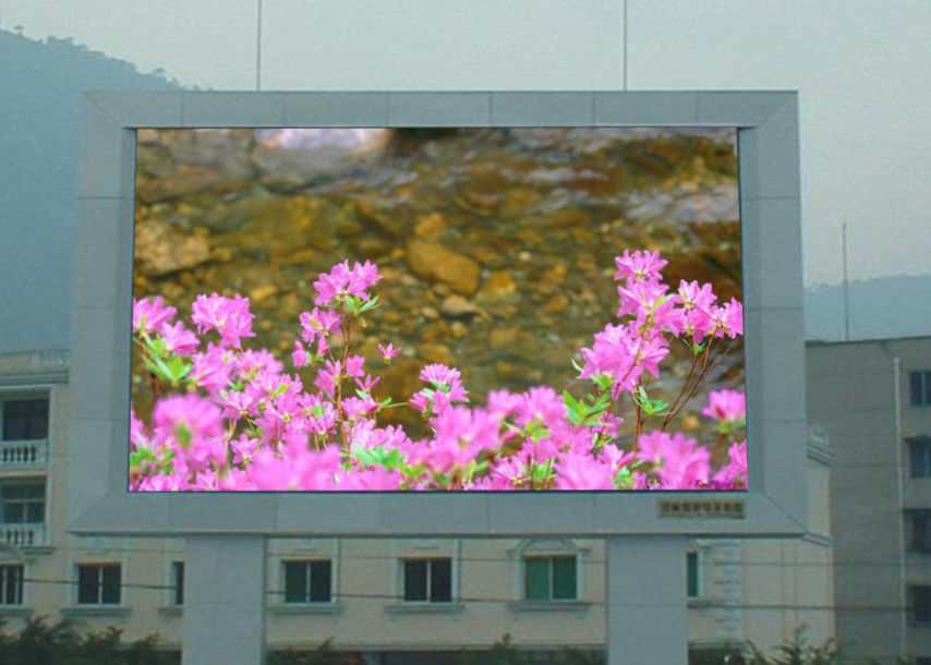 중국 디지털 방식으로 스크린 광고를 위한 옥외 조정 발광 다이오드 표시 8P 1R1G1B 색깔 공장